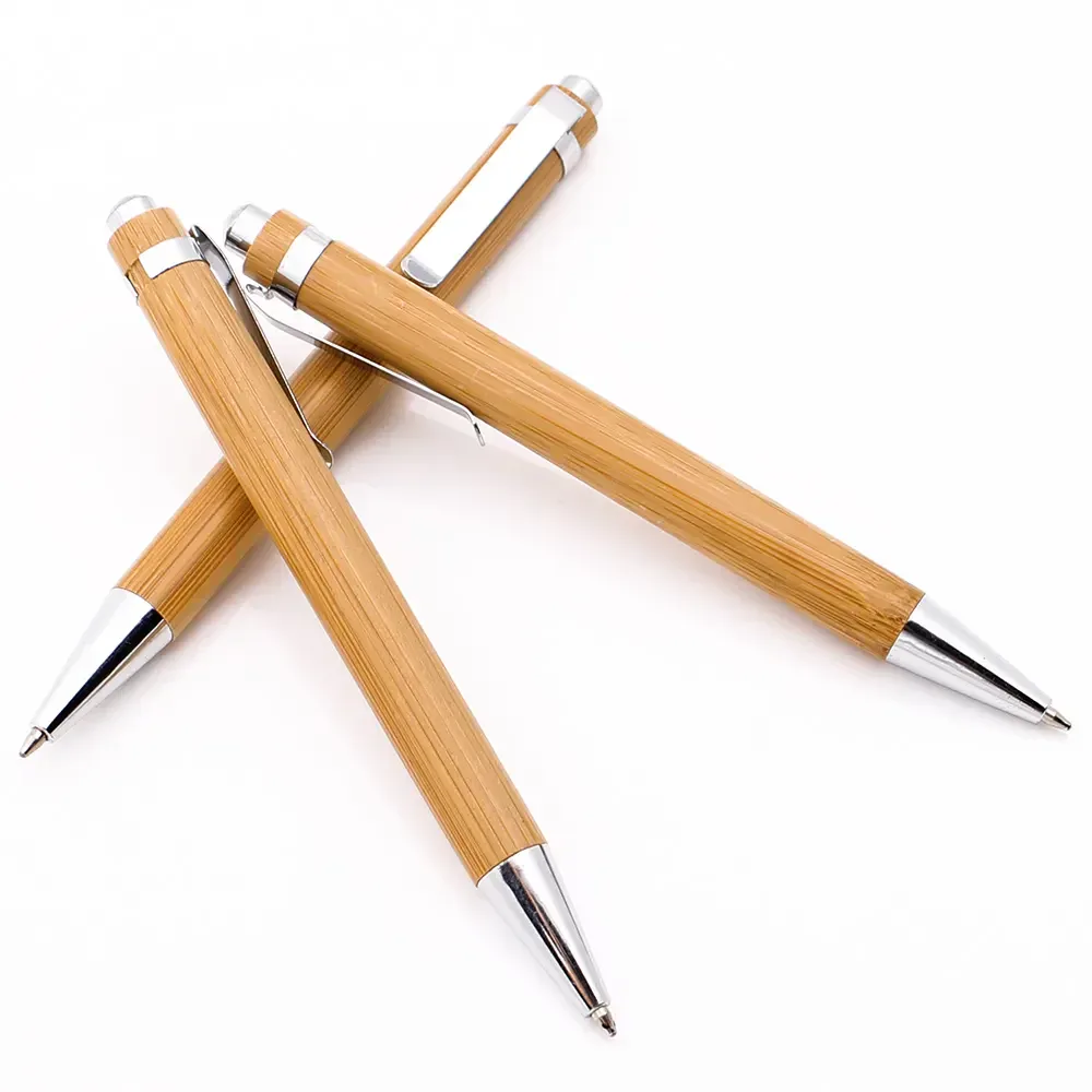 Penna in bambù con dettagli cromati