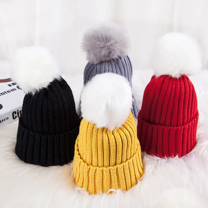Kinder-Beanie mit Kunstfell-Bommel