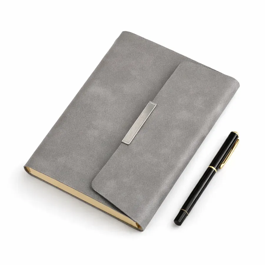 Kalender mit Klappe und Metallplatte