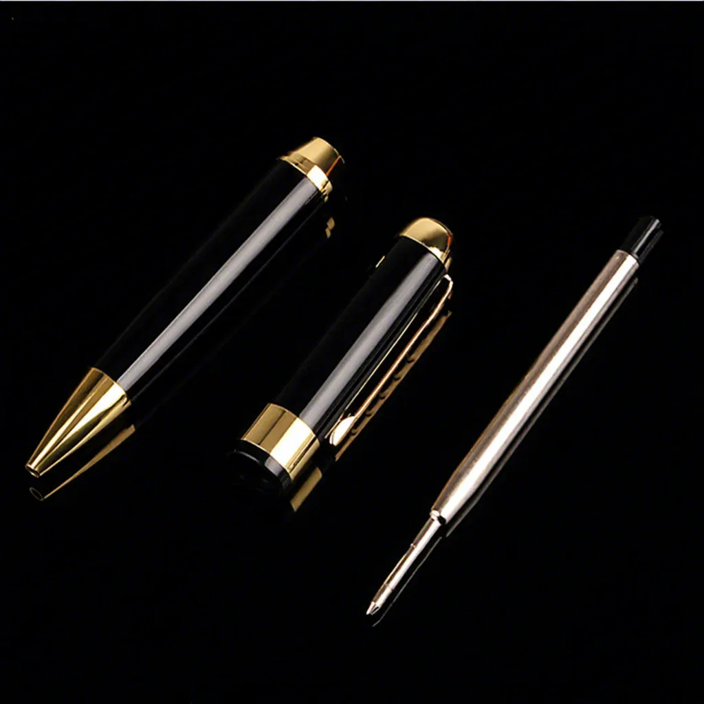 Klassischer Metall-Drehkugelschreiber mit Goldzier