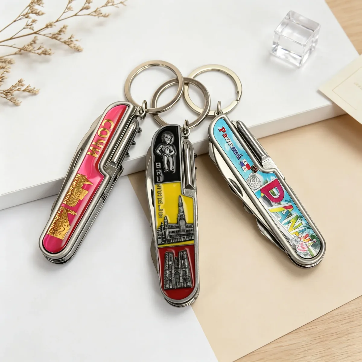 Schlüsselanhänger-Multitool mit Emaille-Einsatz