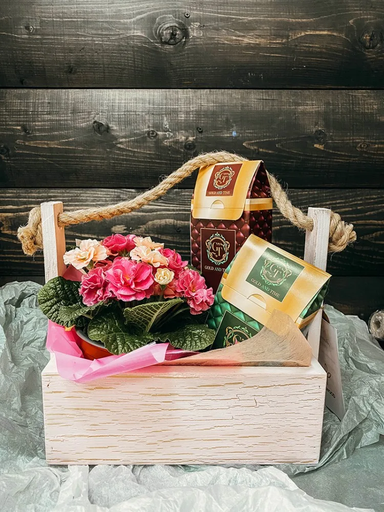 Composizione regalo “Tea Compliment”: pianta fiorita e tè