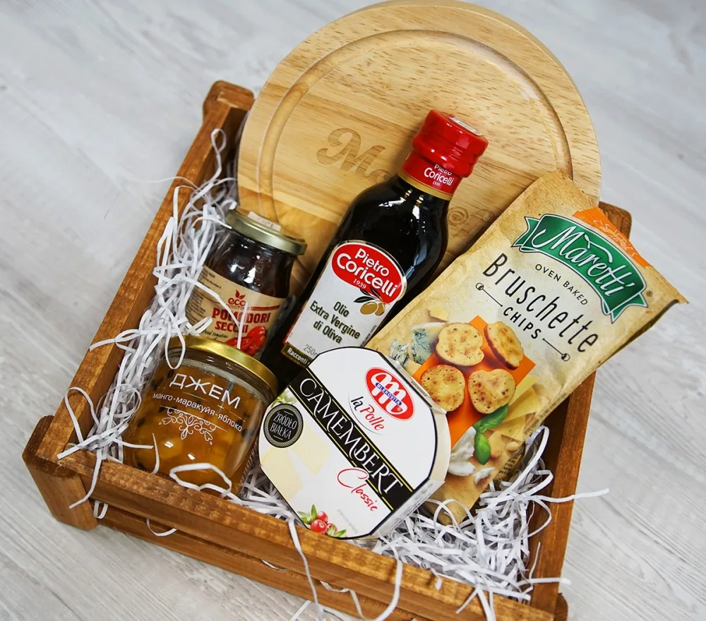Set de regalo “Gourmet”: tabla de quesos y delicatessen