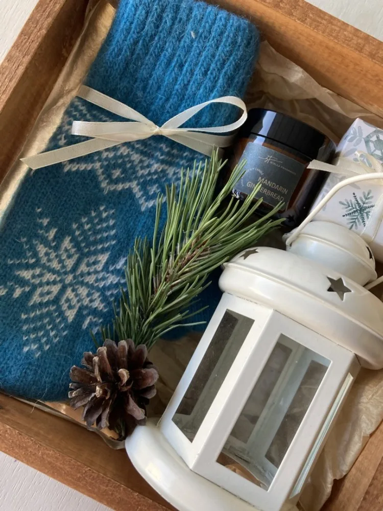 Gift Set “Hello, Winter”: Mittens and Candle in a Crate