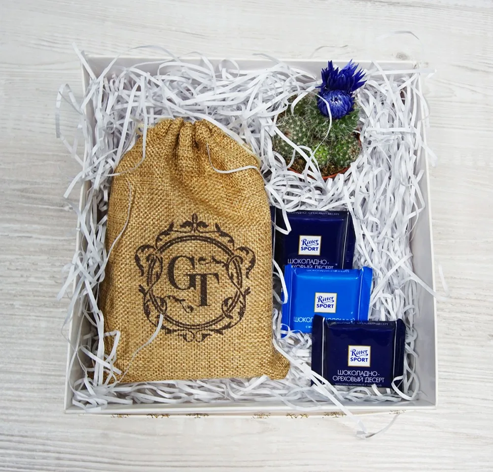 Geschenkset „Good Day“: Tee, Schokolade und Kaktus