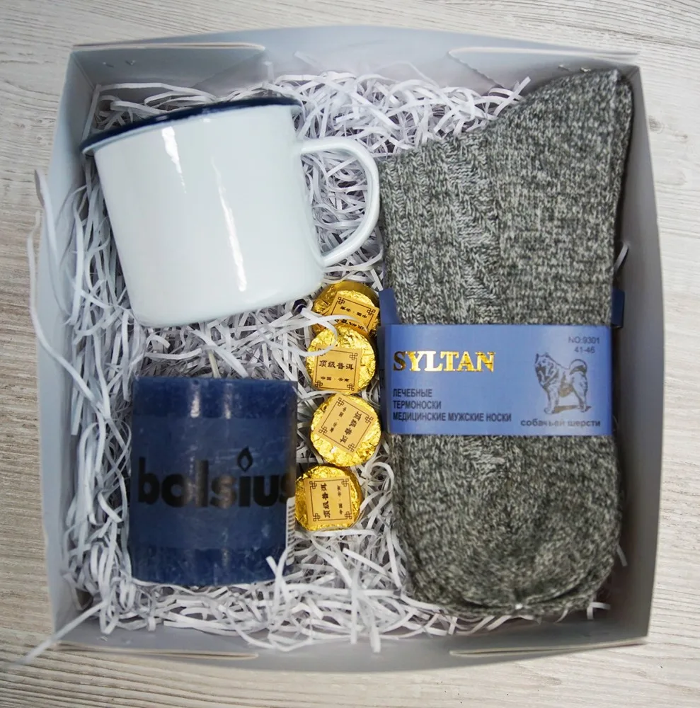 Set de regalo “Hygge”: calcetines, taza esmaltada y té pu-erh
