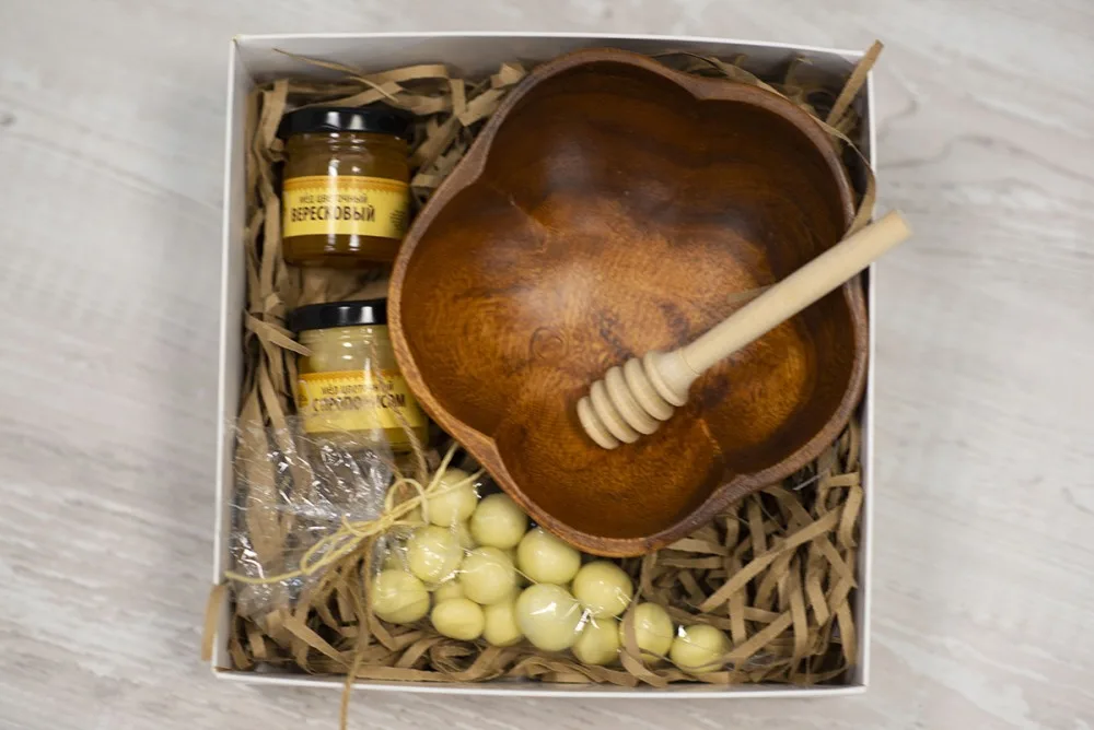 Gift Set “Honey Mood”: Wooden Bowl, Dipper and Honey