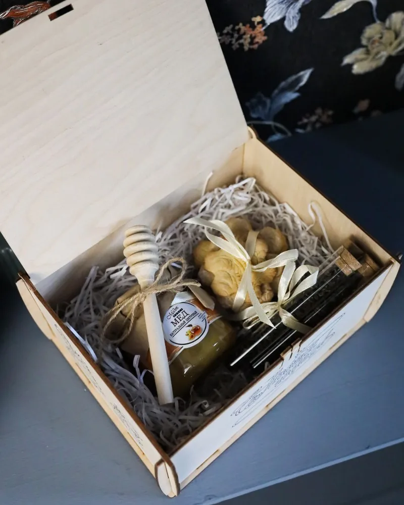 Gift Set “Spiced Classic”: Honey and Tea in a Wooden Box