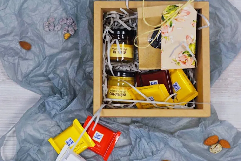 Geschenkset „Sweet Mood“: Tee, zwei Honigsorten und Schokolade