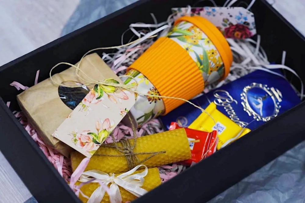 Gift Set “Warm Evening”: Floral Tumbler, Tea and Candles