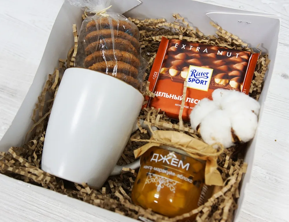 Set de regalo “Tasty”: taza, galletas, chocolate y mermelada