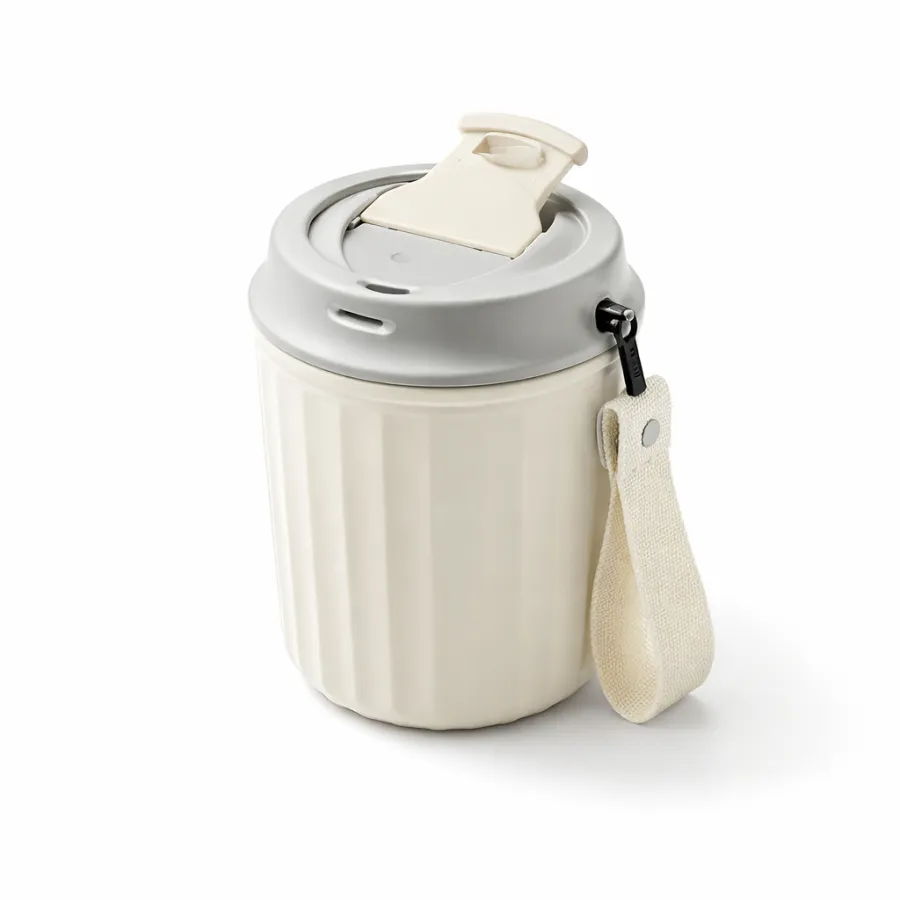 Tazza da viaggio zigrinata 360 ml con cinghietta